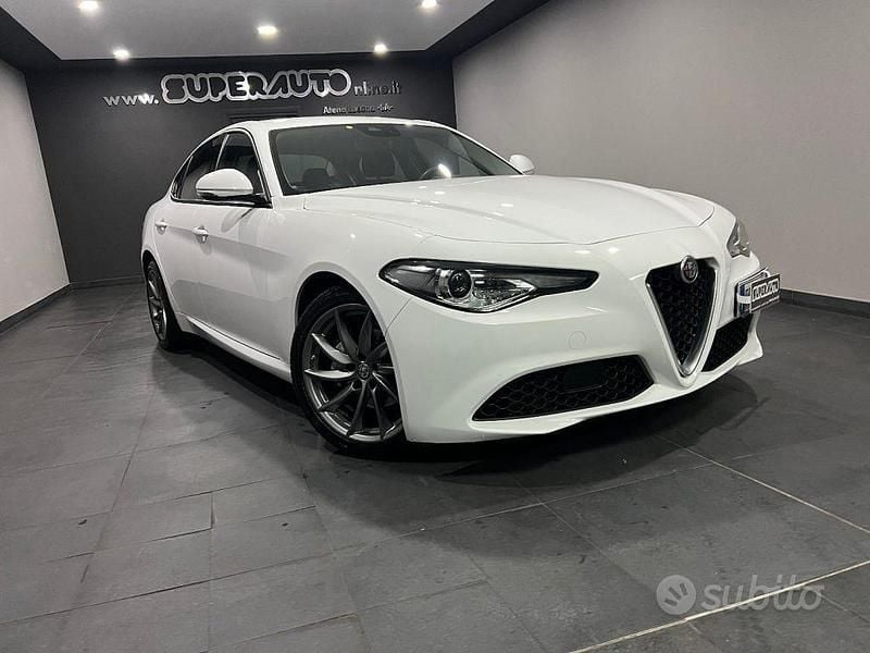 Begagnad Alfa Romeo Giulia 150 HK (110 kW) 2019 Vit Sedan