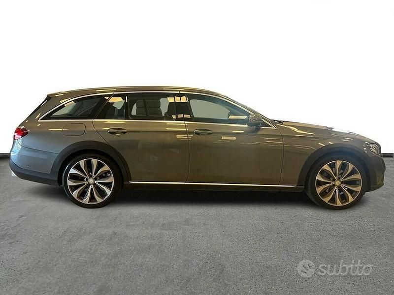 Usata Mercedes E220 Premium 194 CV (142 kW) 2017 Grigio Station wagon