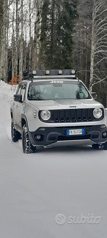 Usata Jeep Renegade Trailhawk 170 CV (125 kW) 2017 Grigio SUV