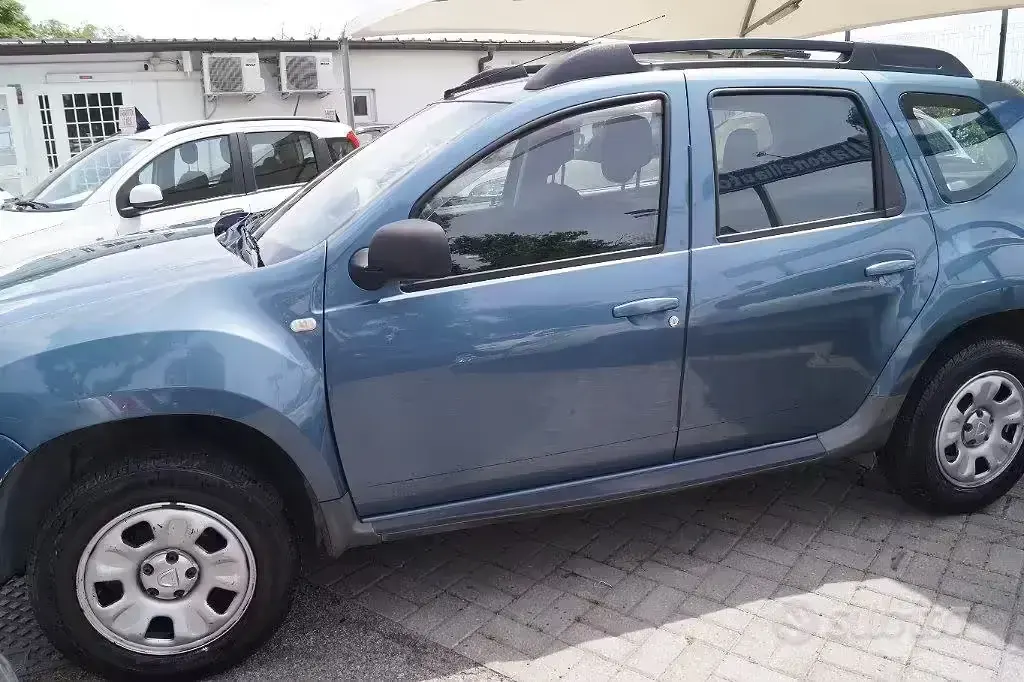 Usata Dacia Duster Lauréate 105 CV (77 kW) 2011 Gray SUV