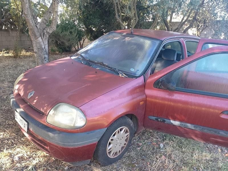 Usata Renault Clio II 58 CV (42 kW) 1998 Rosso Berlina
