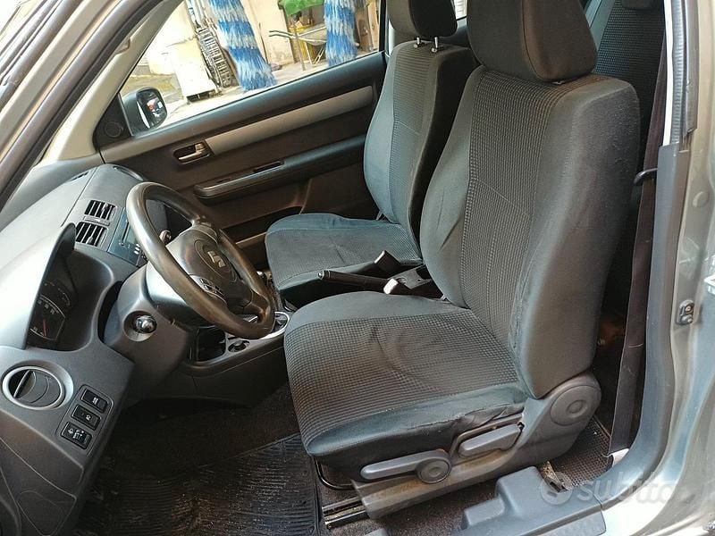Usata Suzuki Swift 2005 Grigio Utilitaria
