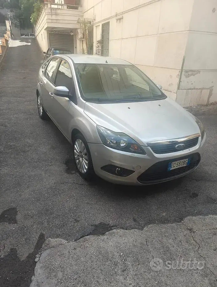 Usata Ford Focus Titanium 100 CV (73 kW) 2011 Grigio Berlina