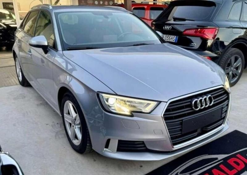 Usata 2020 Audi A3 Ambiente Tre volumi | 17.900 € (Super prezzo) - Immagine 1/4