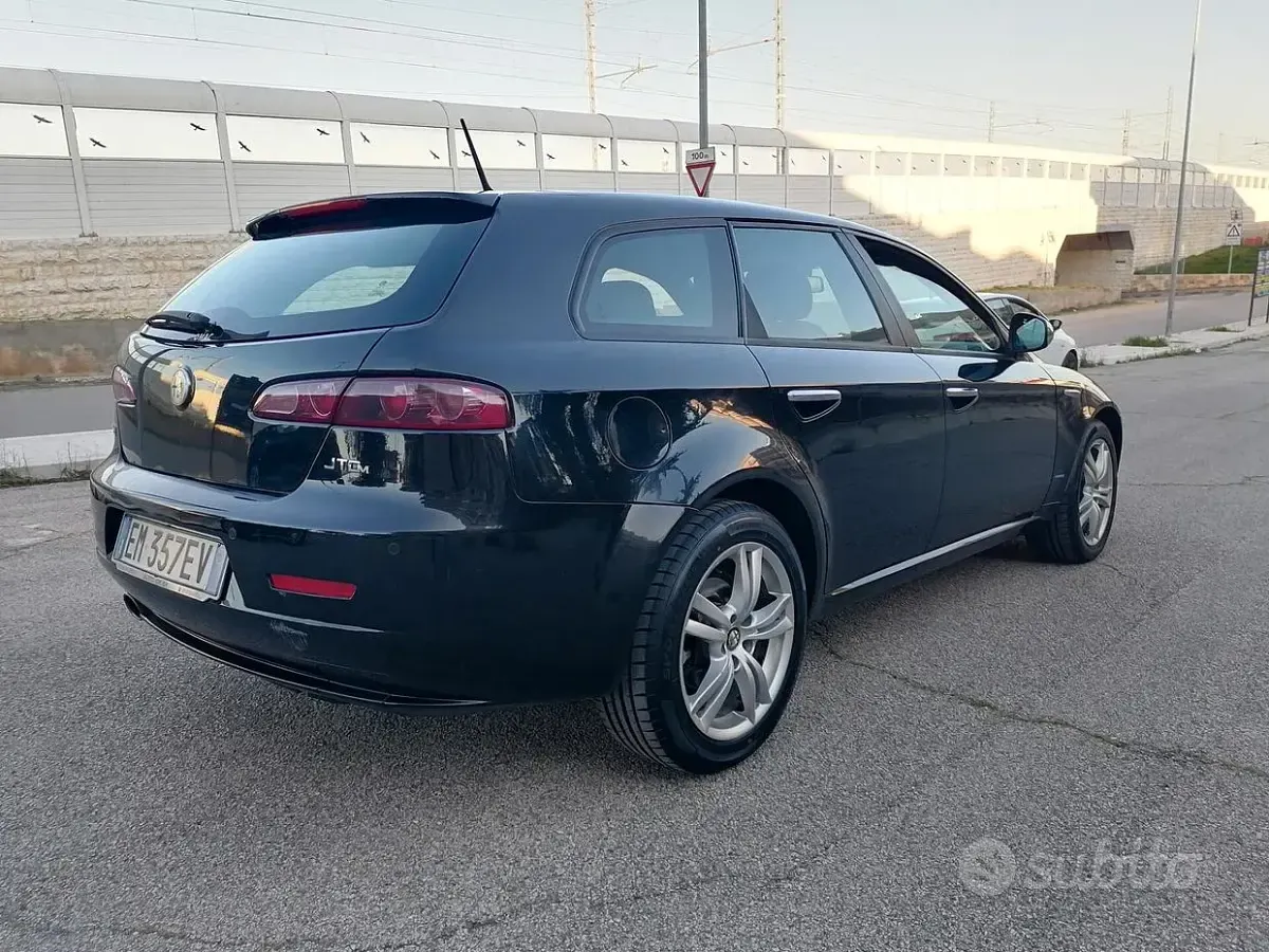 Usata Alfa Romeo 159 Distinctive 136 CV (100 kW) 2012 Nero Station wagon