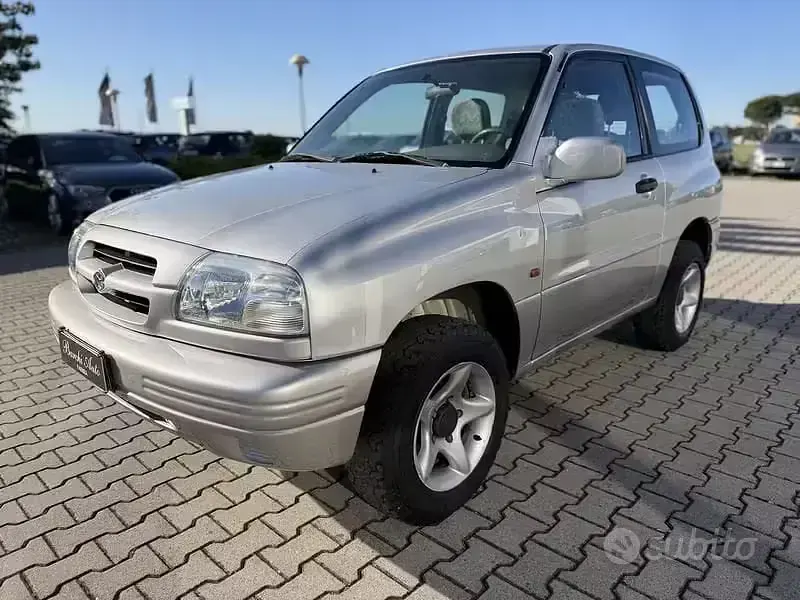Second-hand Suzuki Grand Vitara 94 CP (69 kW) 2001 Gri SUV
