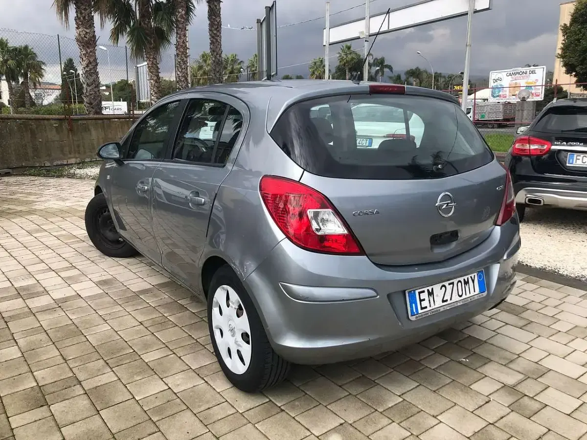 Usata Opel Corsa Cosmo 75 CV (55 kW) 2012 Grigio Utilitaria