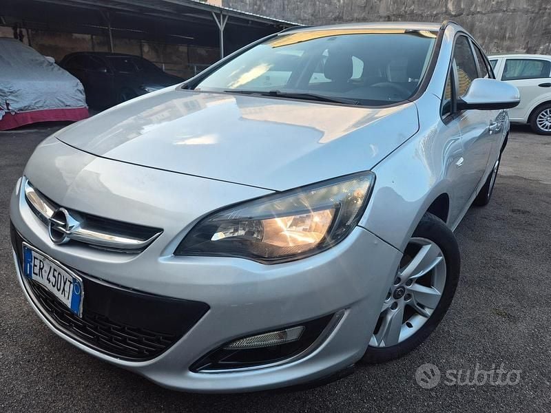 Usata Opel Astra 130 CV (95 kW) 2014 Grigio Station wagon
