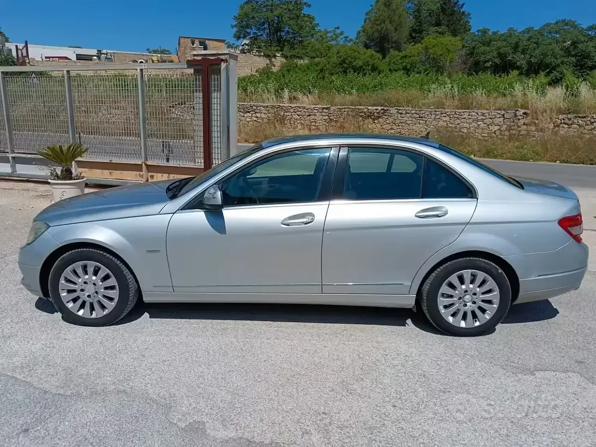 Usata Mercedes C220 Elegance 170 CV (125 kW) 2008 Grigio Berlina