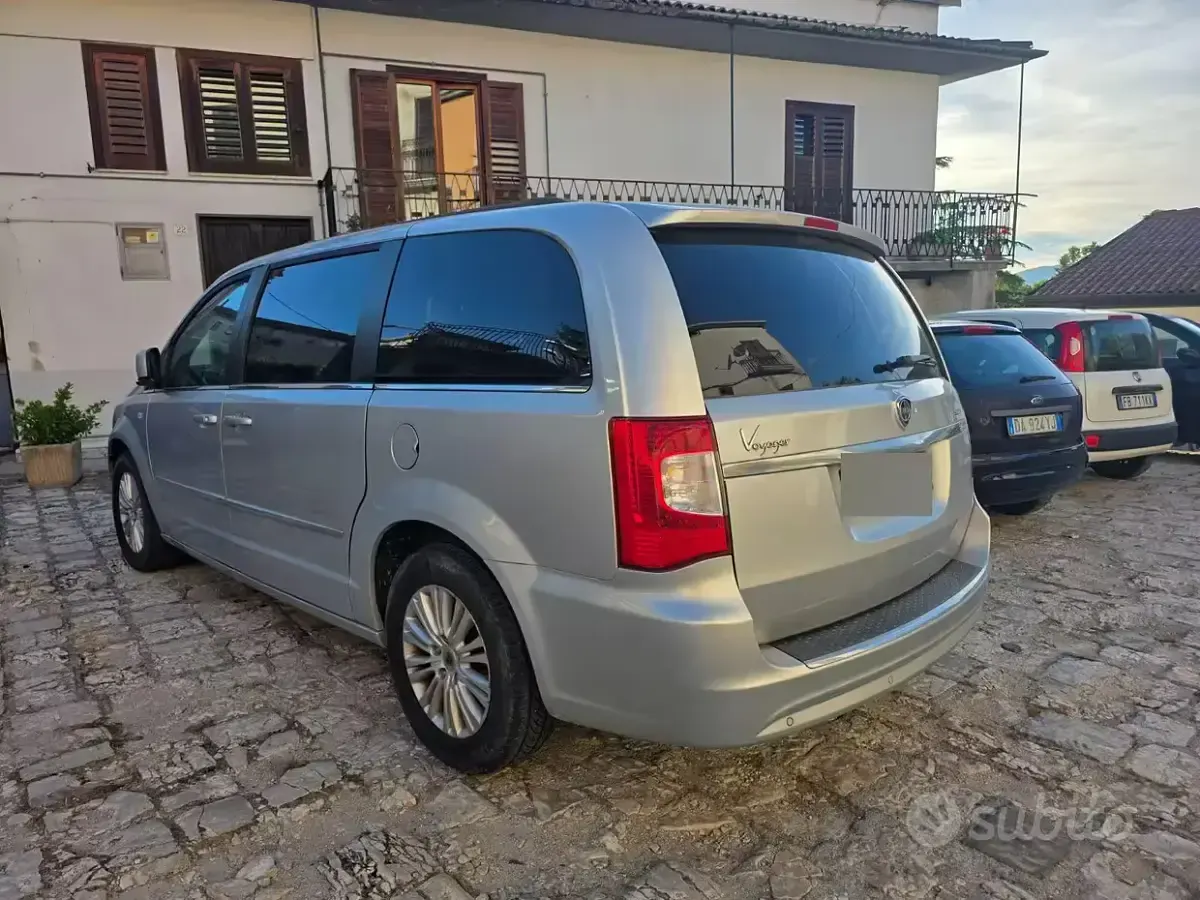 Usata Lancia Voyager 163 CV (119 kW) 2011 Monovolume