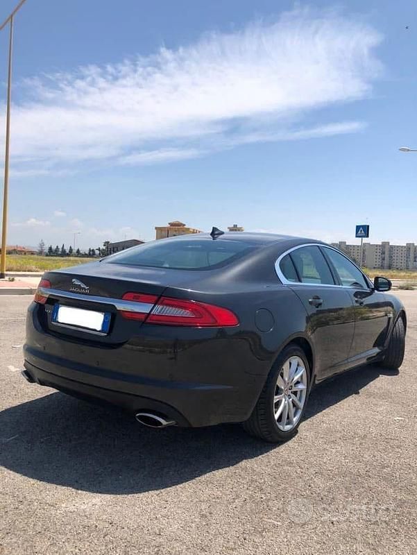 Usata Jaguar XF 241 CV (177 kW) 2011 Grigio Berlina