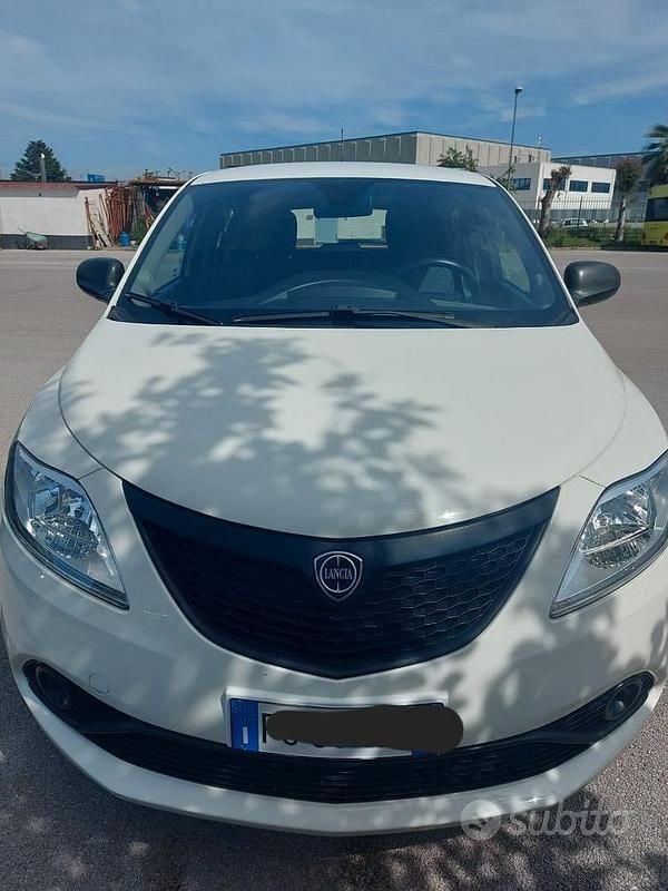 Usata Lancia Ypsilon 69 CV (50 kW) 2018 Bianco Utilitaria