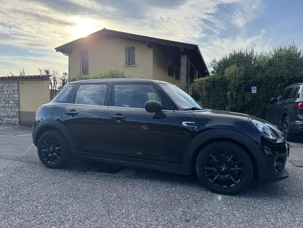 Usata Mini Cooper D 116 CV (85 kW) 2019 Nero Utilitaria