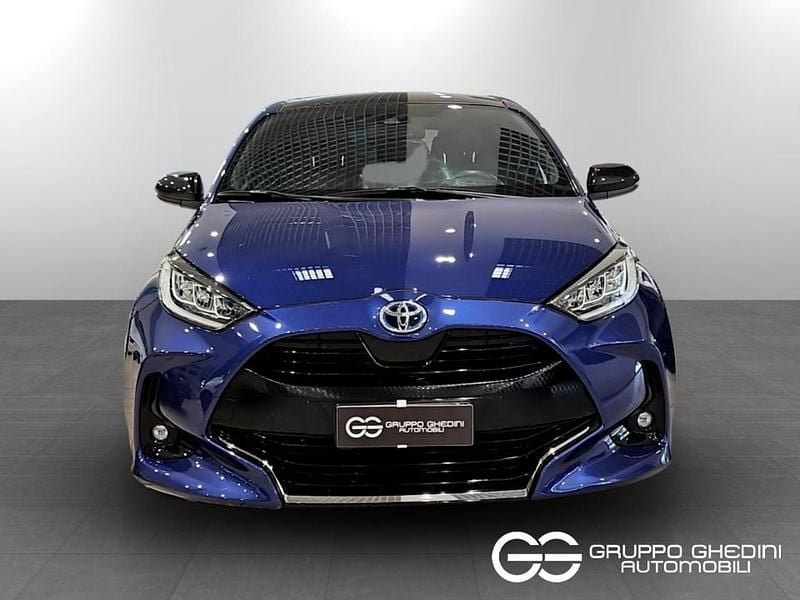 Usata Toyota Yaris Hybrid Lounge 92 CV (67 kW) 2021 Blu Utilitaria
