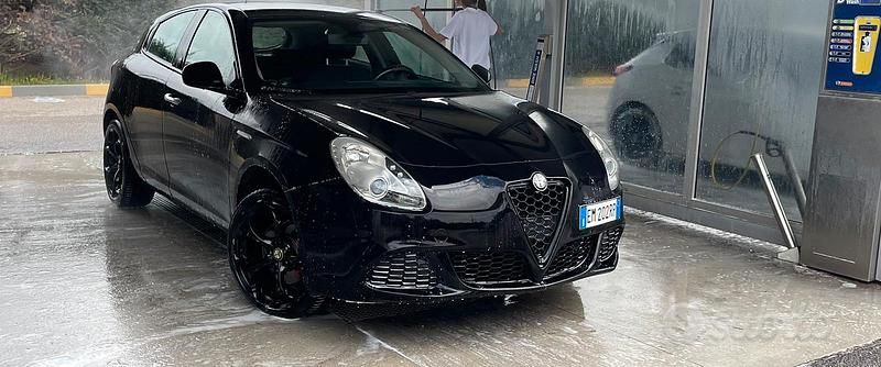 Usata Alfa Romeo Giulietta Distinctive 140 CV (102 kW) 2012 Nero Utilitaria