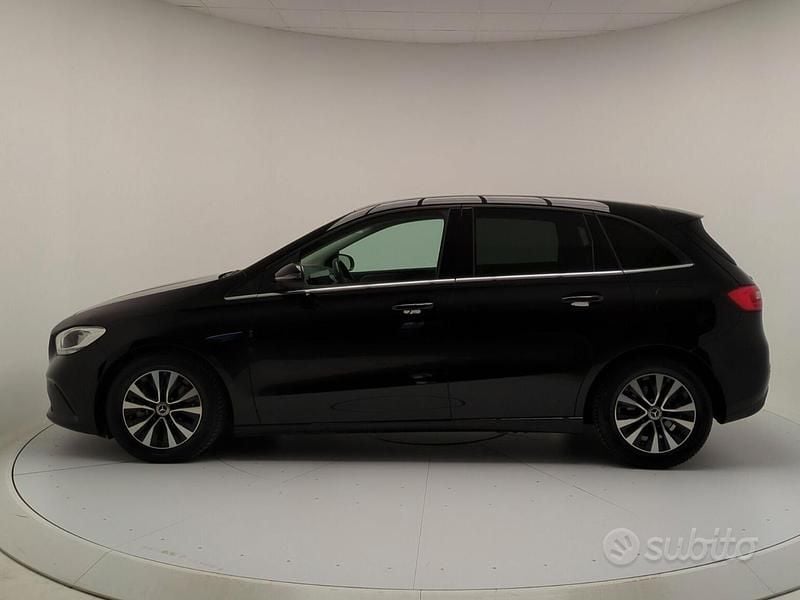 Usata Mercedes B180 Business 116 CV (85 kW) 2022 Nero Monovolume