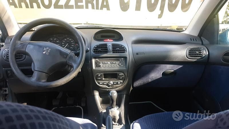 Usata Peugeot 206 75 CV (55 kW) 2003 Grigio Berlina