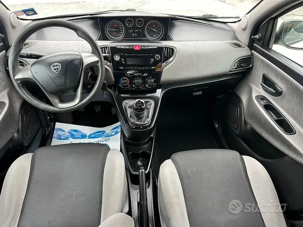 Usata Lancia Ypsilon Gold 69 CV (50 kW) 2013 Bianco Utilitaria