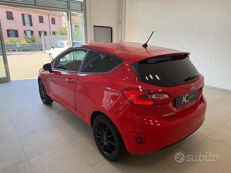 Usata Ford Fiesta 71 CV (52 kW) 2018 Rosso(met.) Utilitaria