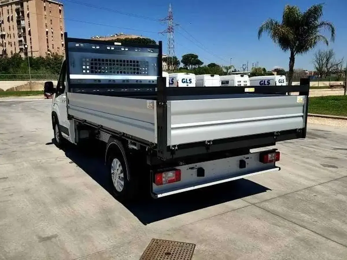 Nuova Maxus V90 150 CV (110 kW) 2025 Bianco Furgone