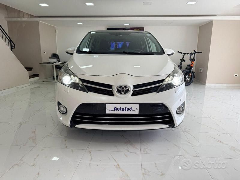 Usata Toyota Verso Active 124 CV (91 kW) 2013 Bianco Monovolume
