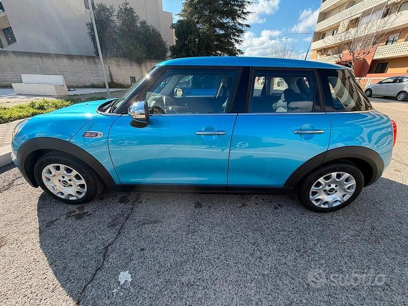 Usata Mini ONE 75 CV (55 kW) 2017 Blu/azzurro Utilitaria