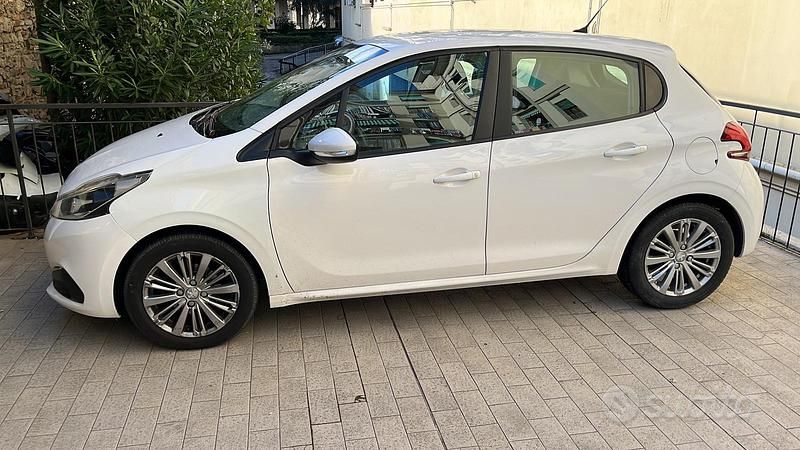 Usata Peugeot 208 2019 Bianco Utilitaria