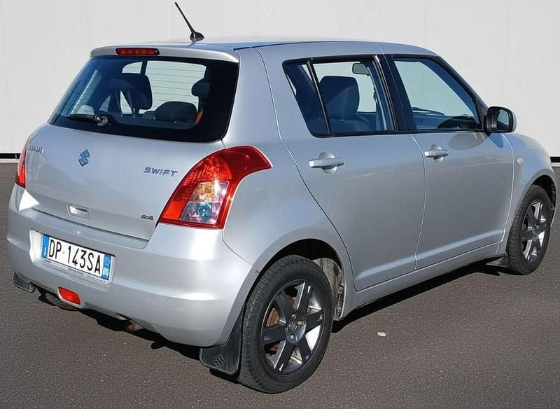Usata Suzuki Swift GL 91 CV (66 kW) 2009 Argento Utilitaria