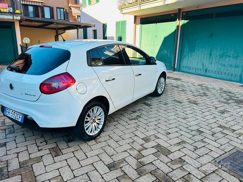 Bianco Usata 2011 Fiat Bravo Dynamic Due volumi | 3300 € (Ottimo prezzo) - Immagine 1/4