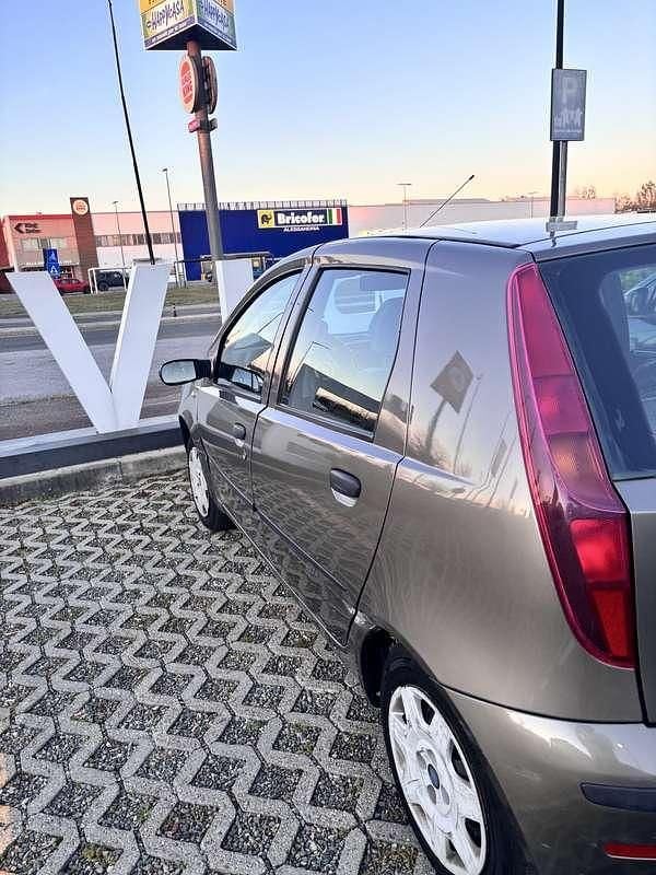 Usata Fiat Punto 86 CV (63 kW) 2006 Utilitaria