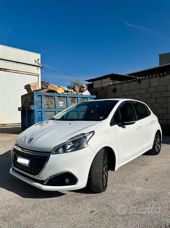 Usata Peugeot 208 Allure 110 CV (80 kW) 2016 Bianco Utilitaria