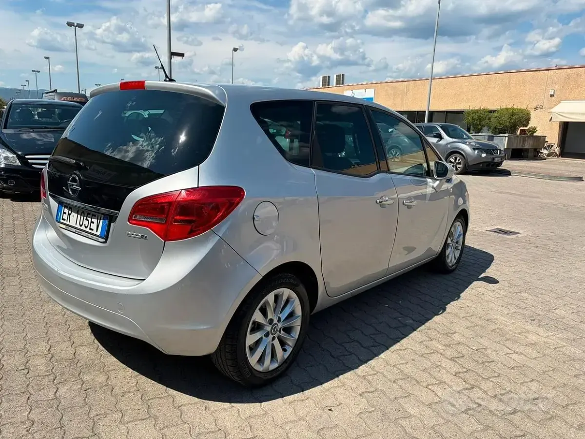 Usata Opel Meriva Cosmo 95 CV (69 kW) 2013 Grigio Monovolume