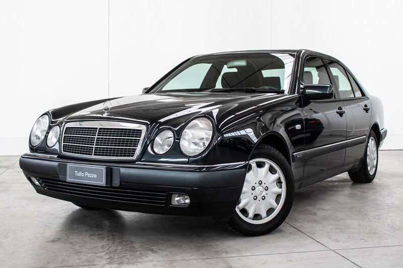 Usata Mercedes E200 Elegance 186 CV (136 kW) 1998 Nero Berlina