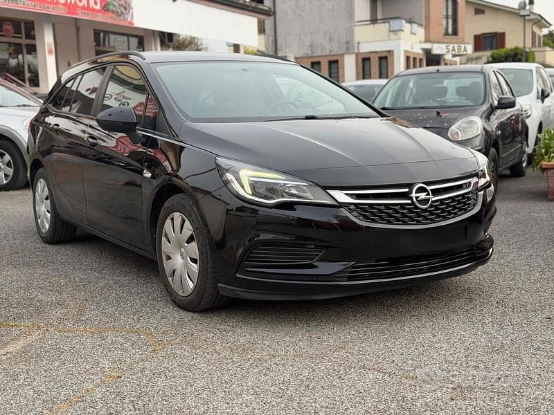 Usata Opel Astra 110 CV (80 kW) 2019 Nero Berlina