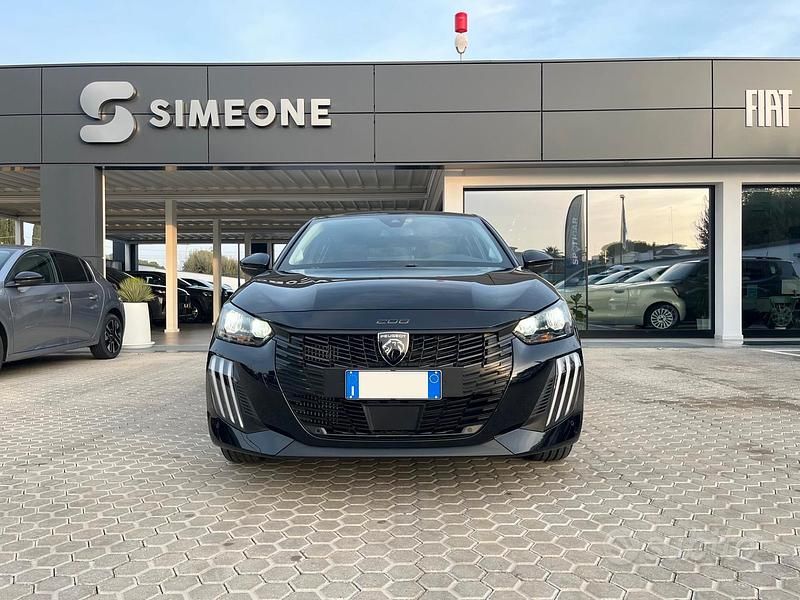 Usata Peugeot 208 Allure 101 CV (74 kW) 2025 Nero Utilitaria