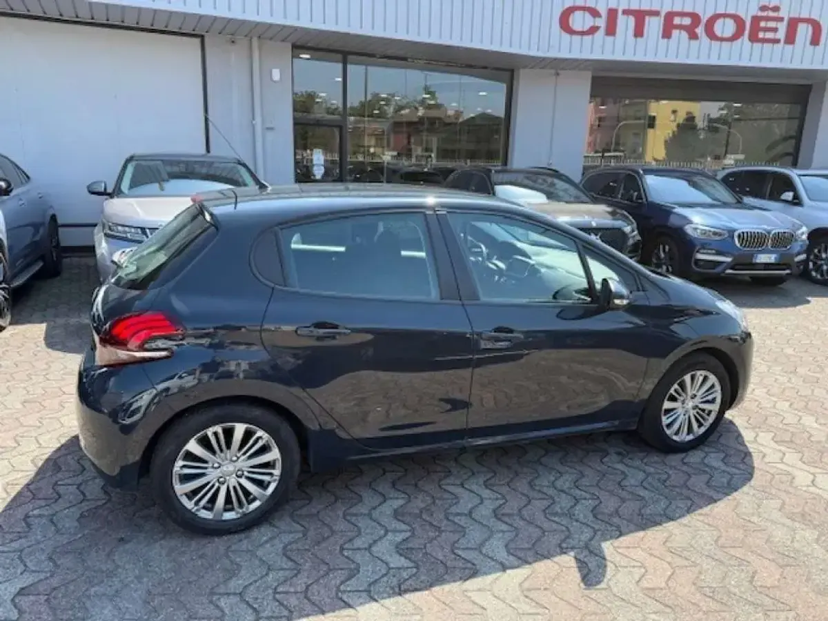 Usata Peugeot 208 Active 82 CV (60 kW) 2018 Blue scuro Utilitaria