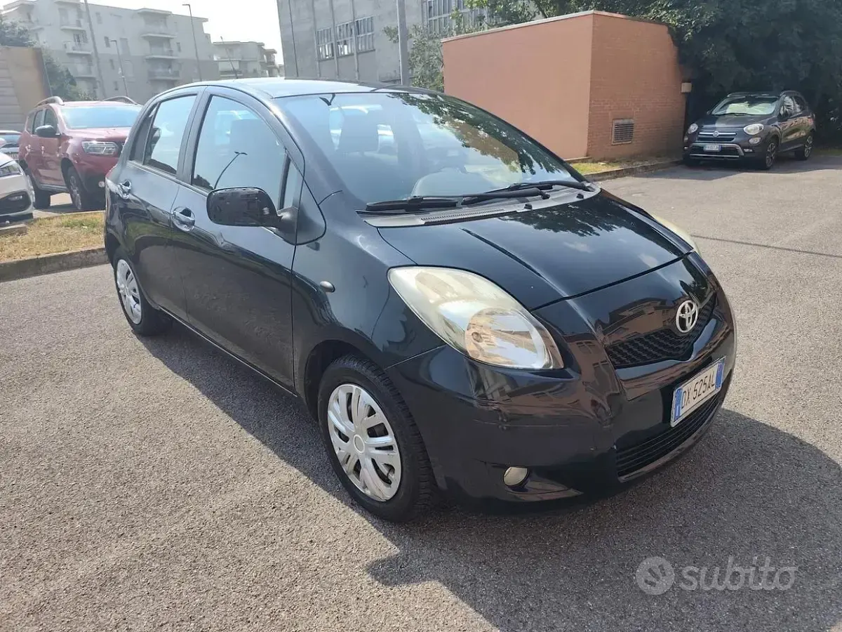 Usata Toyota Yaris 69 CV (50 kW) 2009 Nero Utilitaria