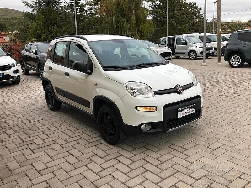 Usata Fiat Panda 4x4 S 95 CV (69 kW) 2017 Bianco Utilitaria