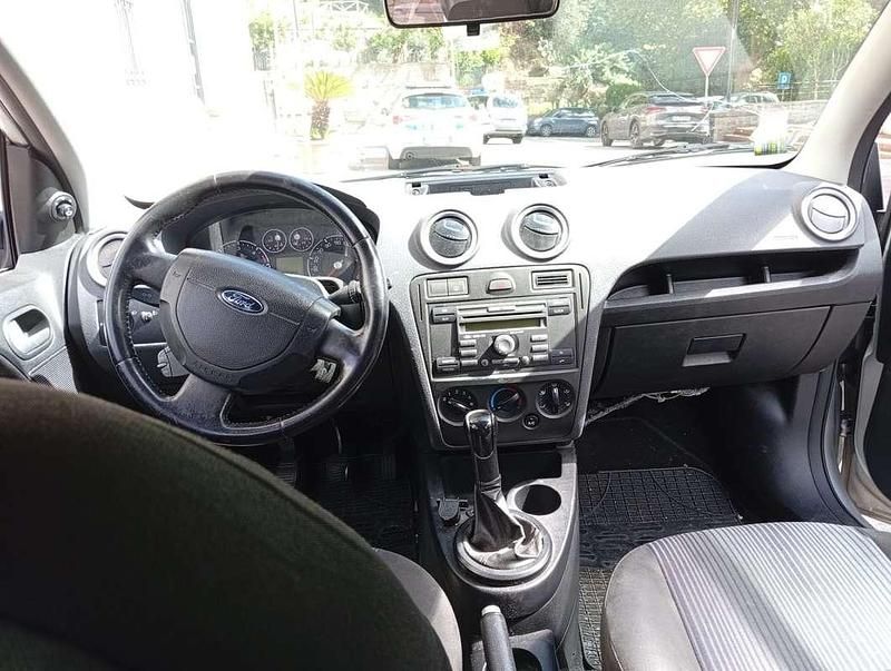 Usata Ford Fusion 90 CV (66 kW) 2006 Monovolume