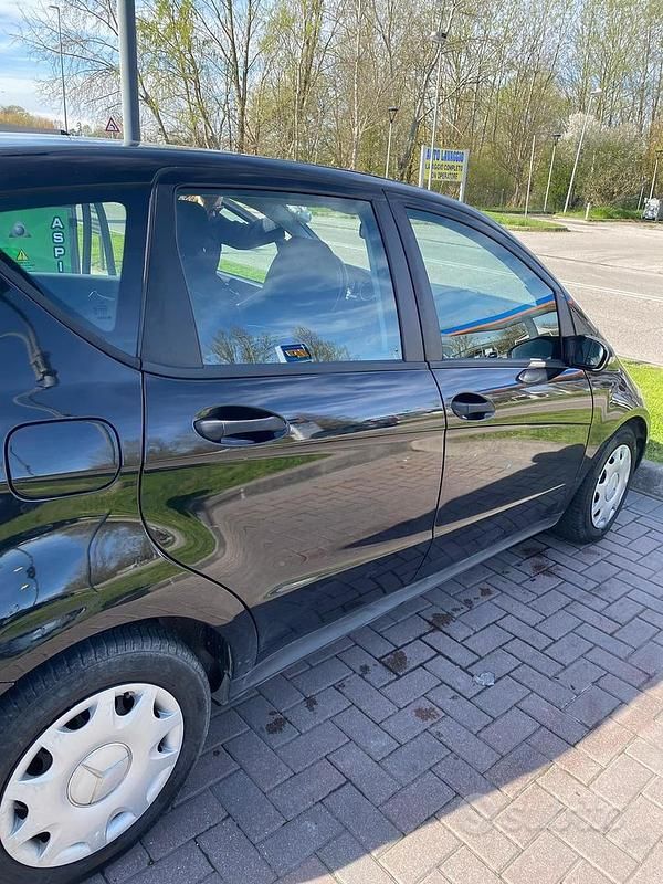 Usata Mercedes A180 109 CV (80 kW) 2008 Nero Utilitaria