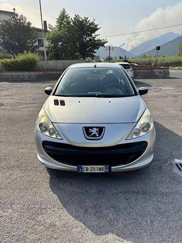 Usata 2010 Peugeot 206+ Due volumi | 3000 € (Buon prezzo) - Immagine 1/4