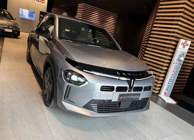 Usata Lancia Ypsilon 101 CV (74 kW) 2024 Grigio Utilitaria