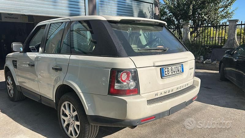Bianco Usata 2010 Land Rover Range Rover Sport SUV | 5000 € - Immagine 1/4