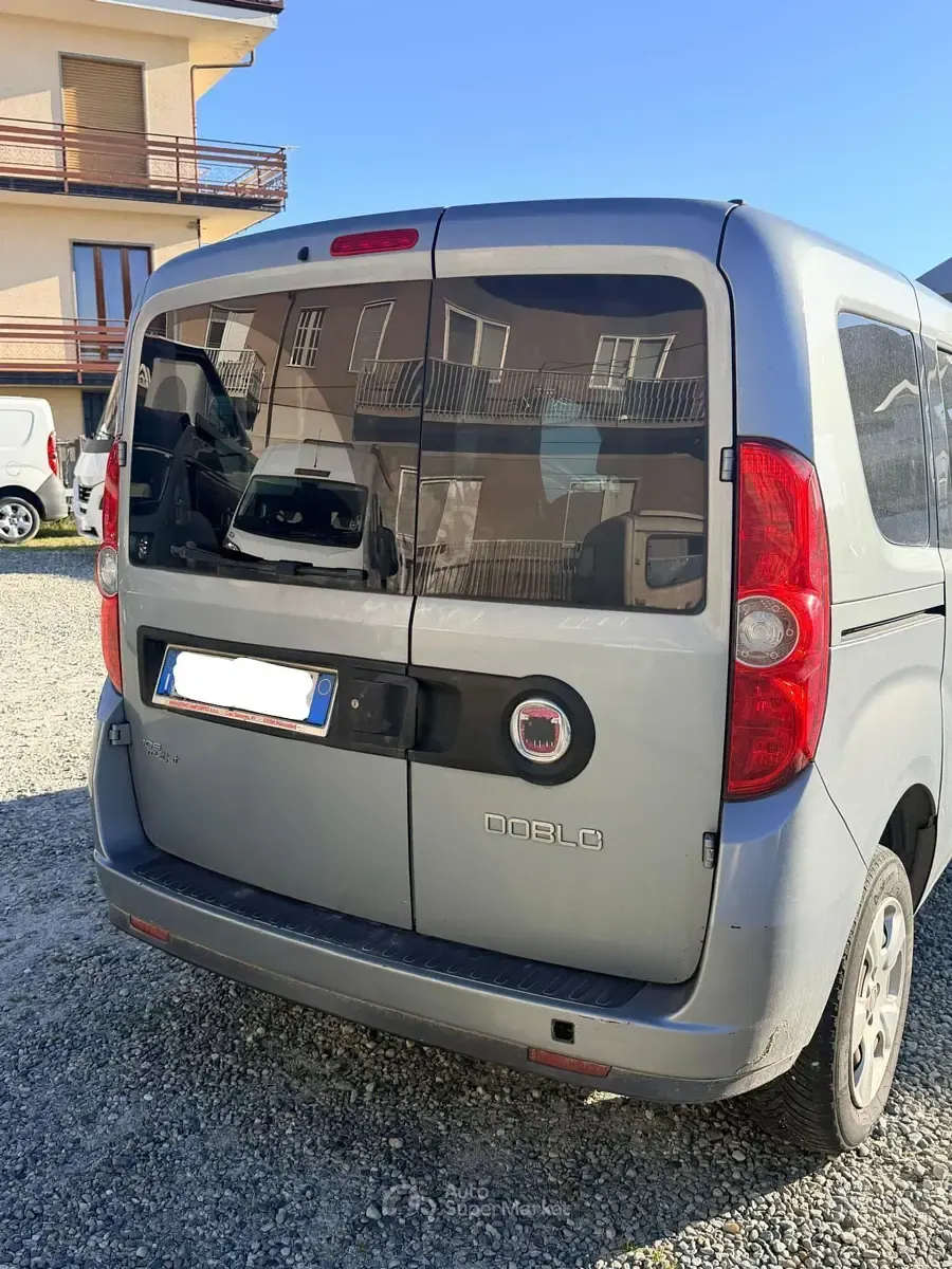 Usata Fiat Doblò 106 CV (77 kW) 2012 Gray Monovolume