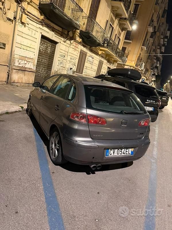 Usata Seat Ibiza 64 CV (47 kW) 2006 Grigio Utilitaria