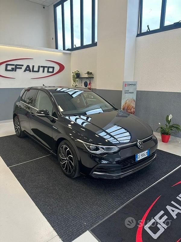 Usado VW Golf VIII Style 131 HP (96 kW) 2021 Preto Sedan