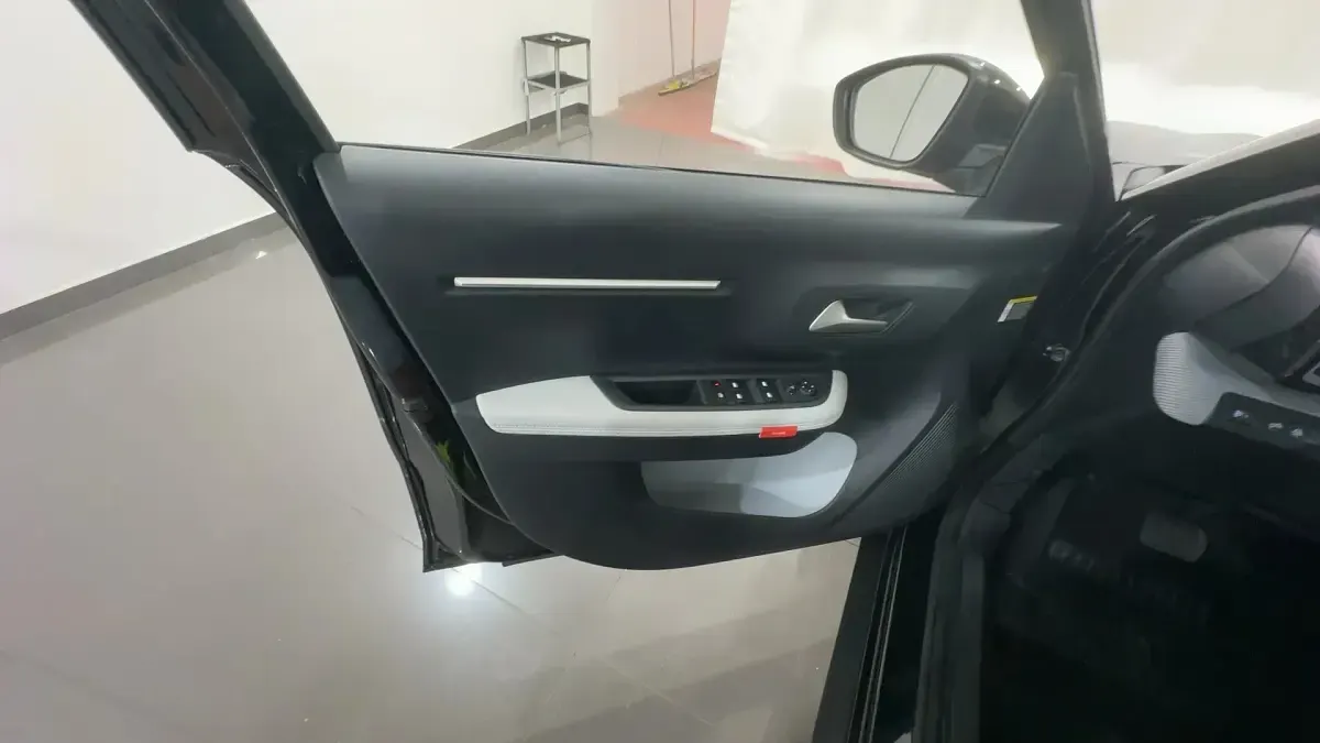 Usata Citroën e-C3 52 kW (72 CV) 2025 Pearl black metallizzato