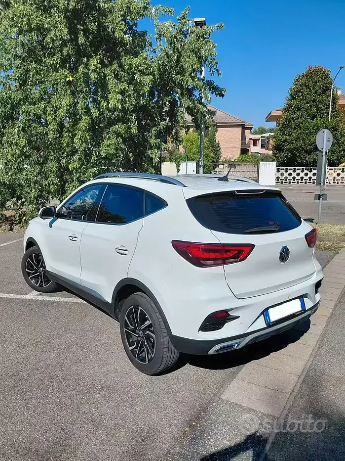 Usata MG ZS Luxury 111 CV (81 kW) 2022 Bianco SUV