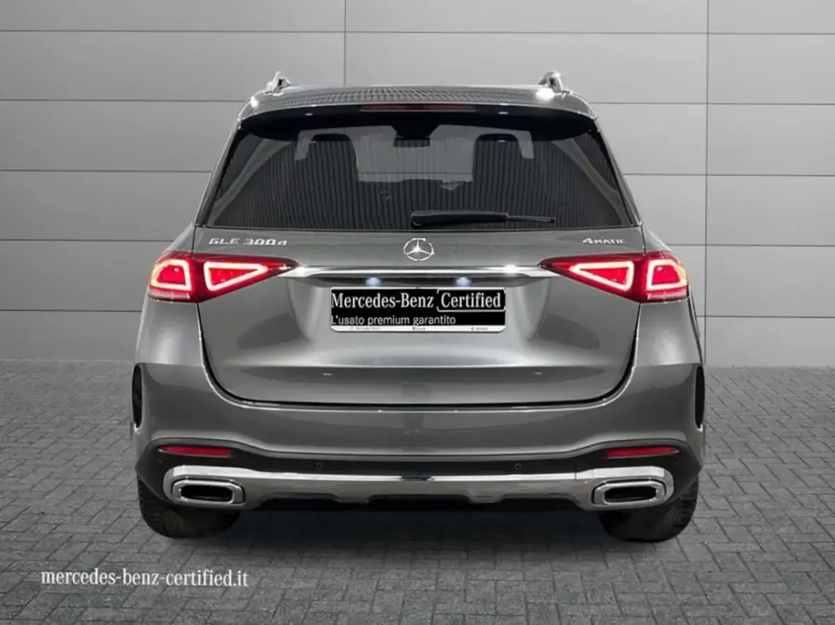 Usata Mercedes GLE300 Premium 272 CV (200 kW) 2023 Grigio medio metallizzato SUV