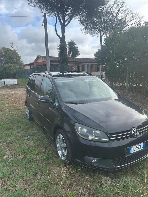Begagnad VW Touran 102 HK (75 kW) 2014 Svart Minibuss